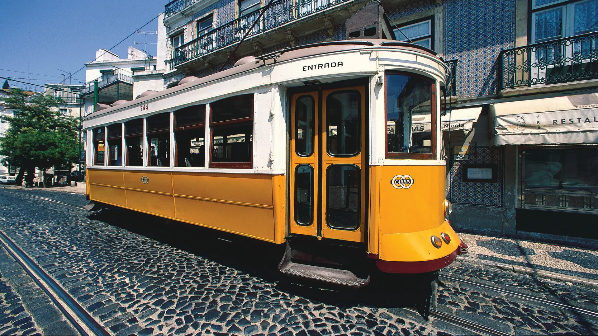 Gele tram, Lissabon, Portugal