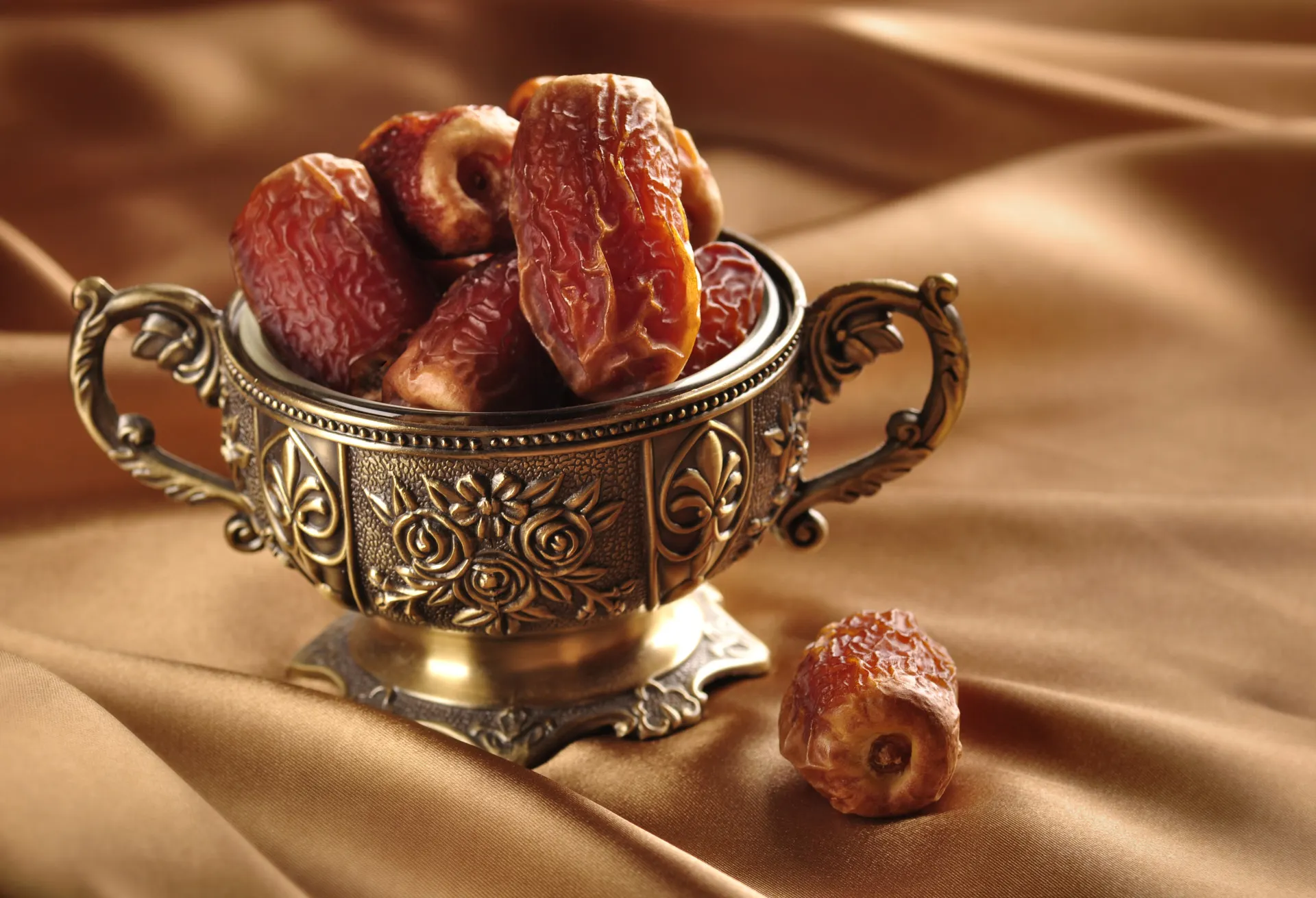Een vintage kom met dadels, Oman