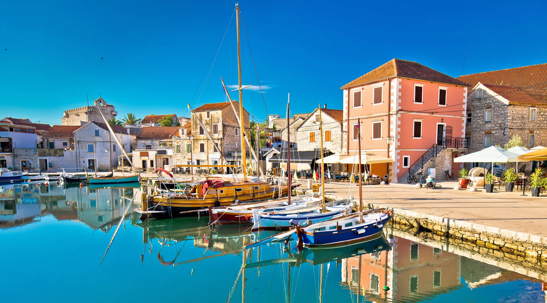 Town of Vrboska on Hvar island waterfront view, archipelago of Dalmatia, Kroatië