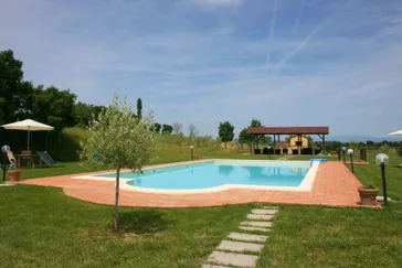 Podere Marcigliano - zwembad met huis