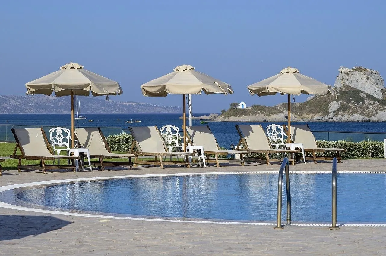 Royal Bay Suites - zwembad
