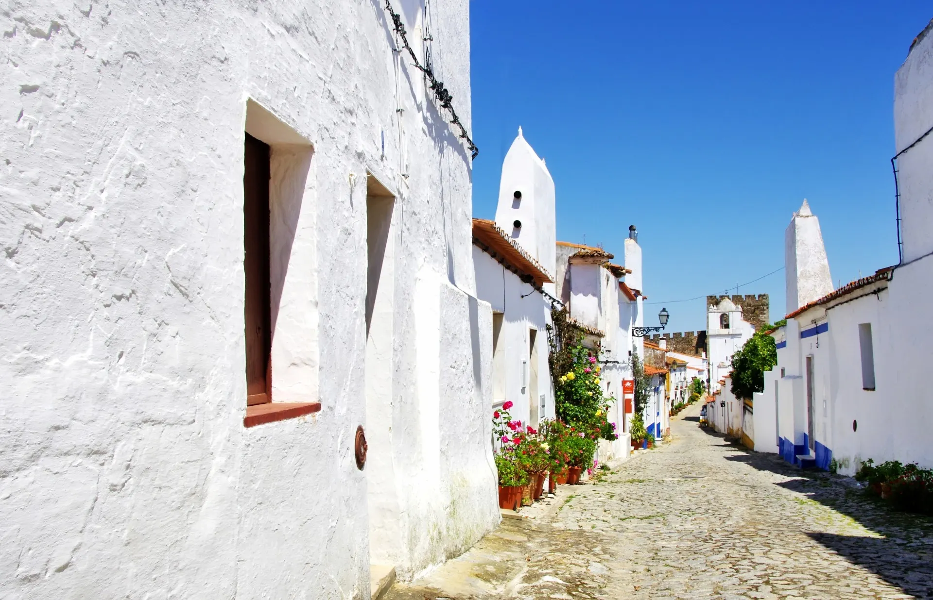 Straatje in Obidos in Centraal Portugal