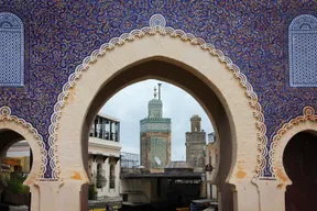 De blauwe stadspoort, Bab Boujloud, in Fes, Marokko