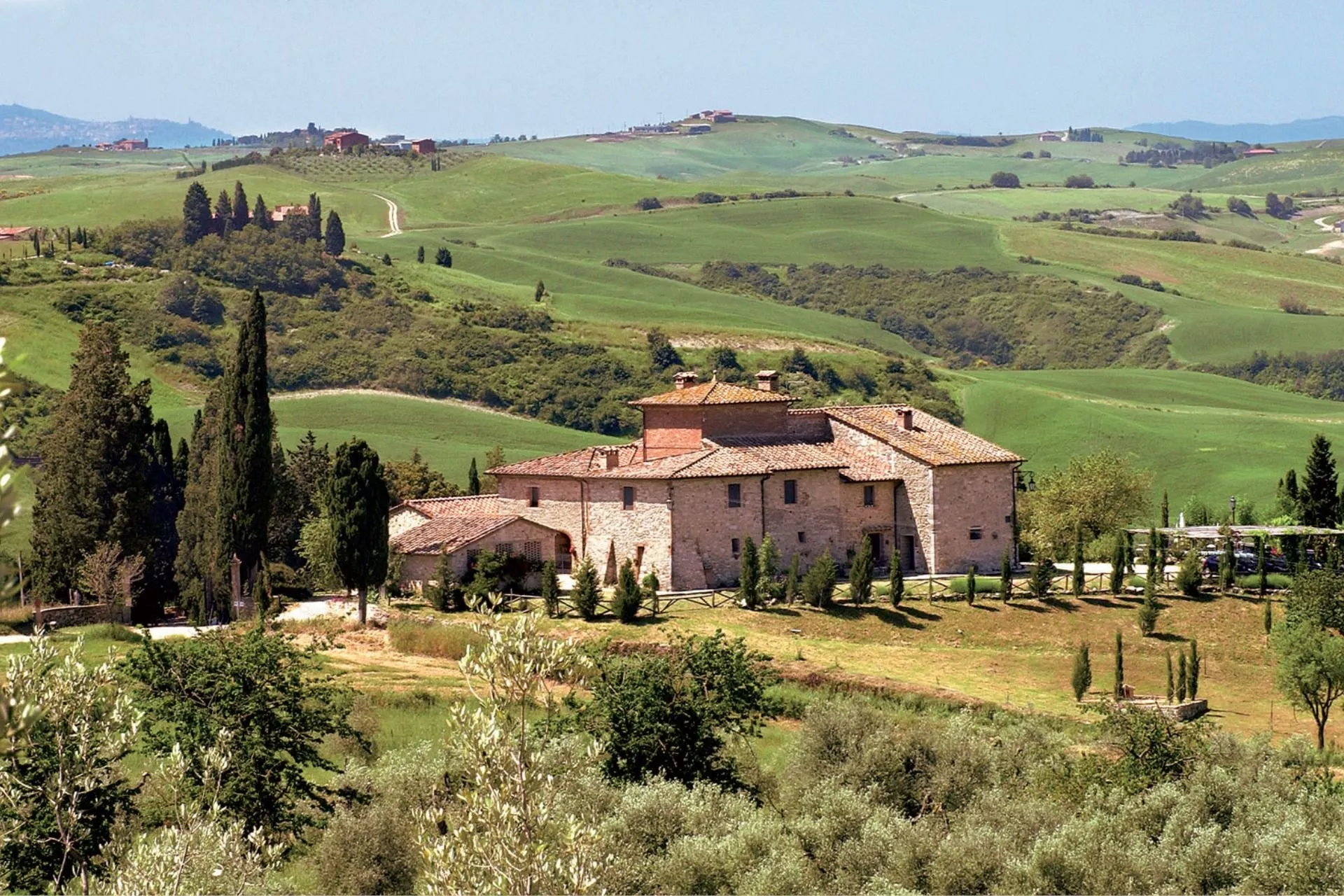 Italië kleinschalige agriturismo op een heuvel in Toscane