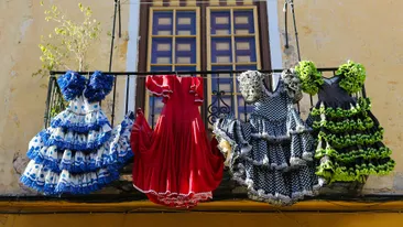 Traditionele flamenco jurken in een huis in Malaga, Andalusië, Spanje