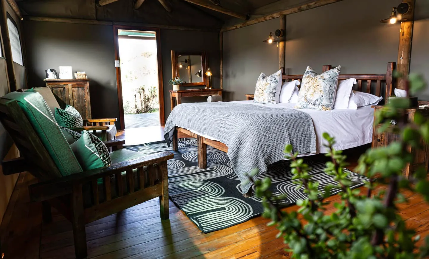 &Olives Travel-Zuid-Afrika-Oudtshoorn-Buffelsdrift game lodge-Luxury tent-bed21