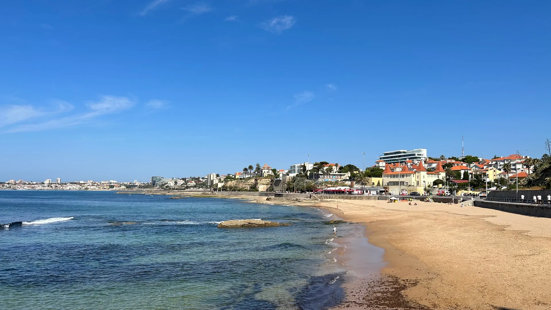 Strand tussen Estoril en Cascais