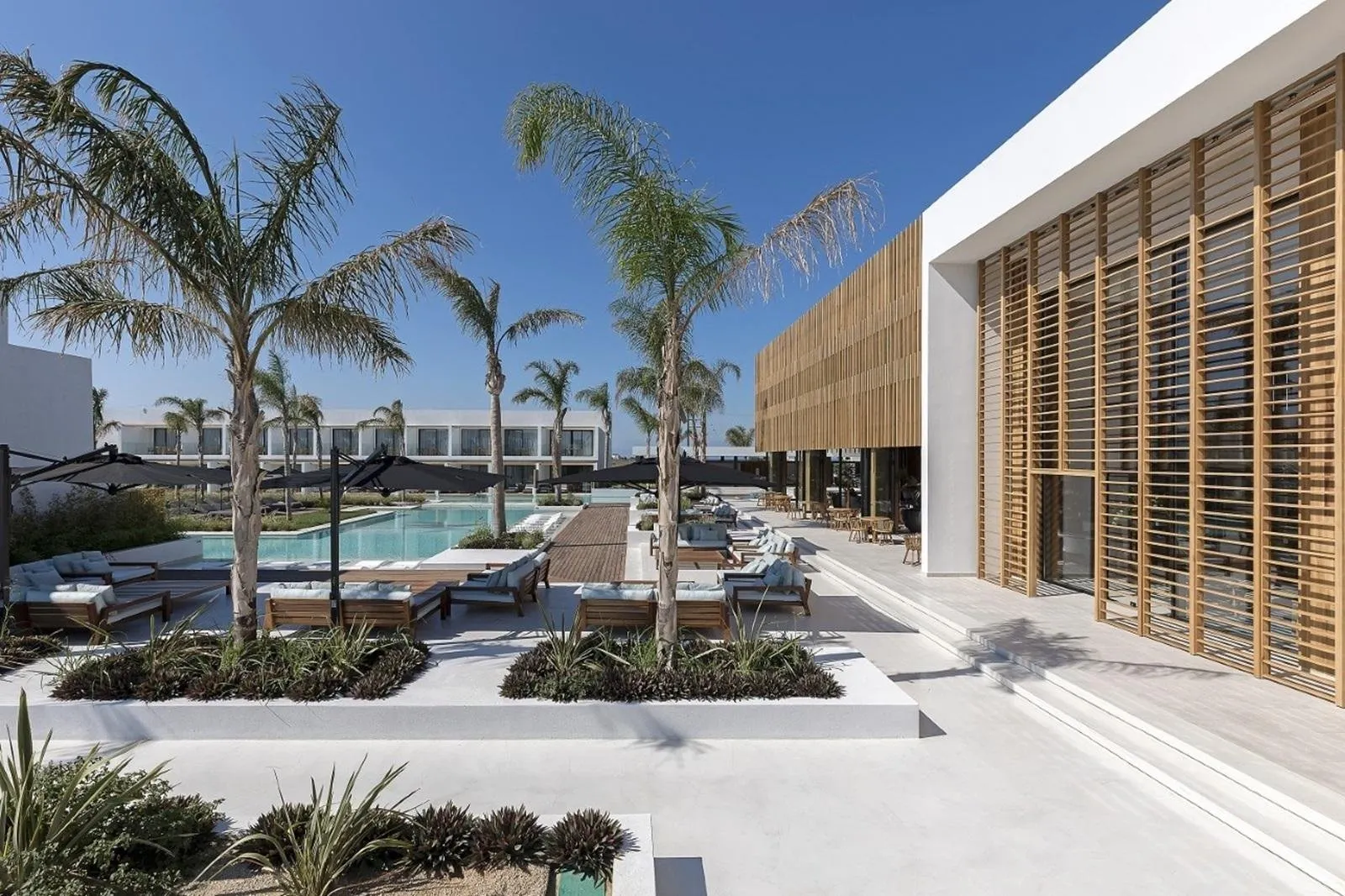 Hotel D'Andrea Lagoon Suites - zwembad en zonneterras