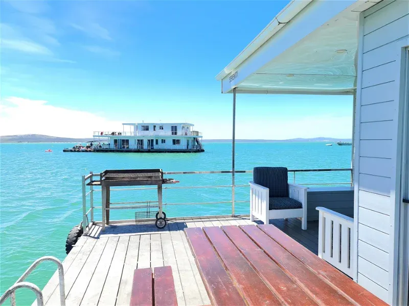&Olives-Zuid-Afrika-Kraalbaai house boat-deck