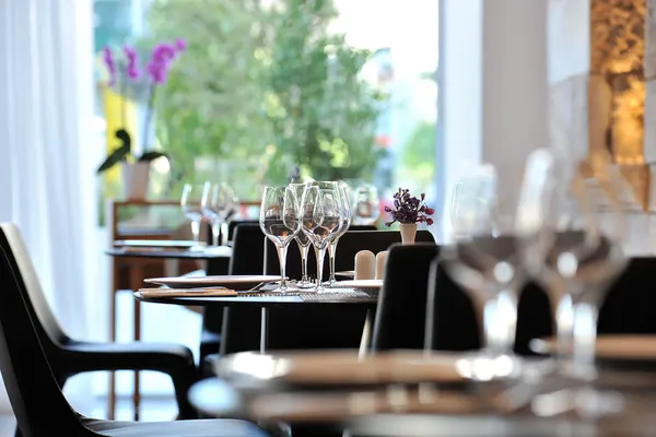 Athenaeum Grand Hotel.