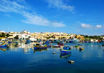 De typisch gekleurde bootjes van Malta
