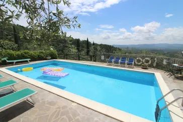 casa arcobaleno zwembad en terras