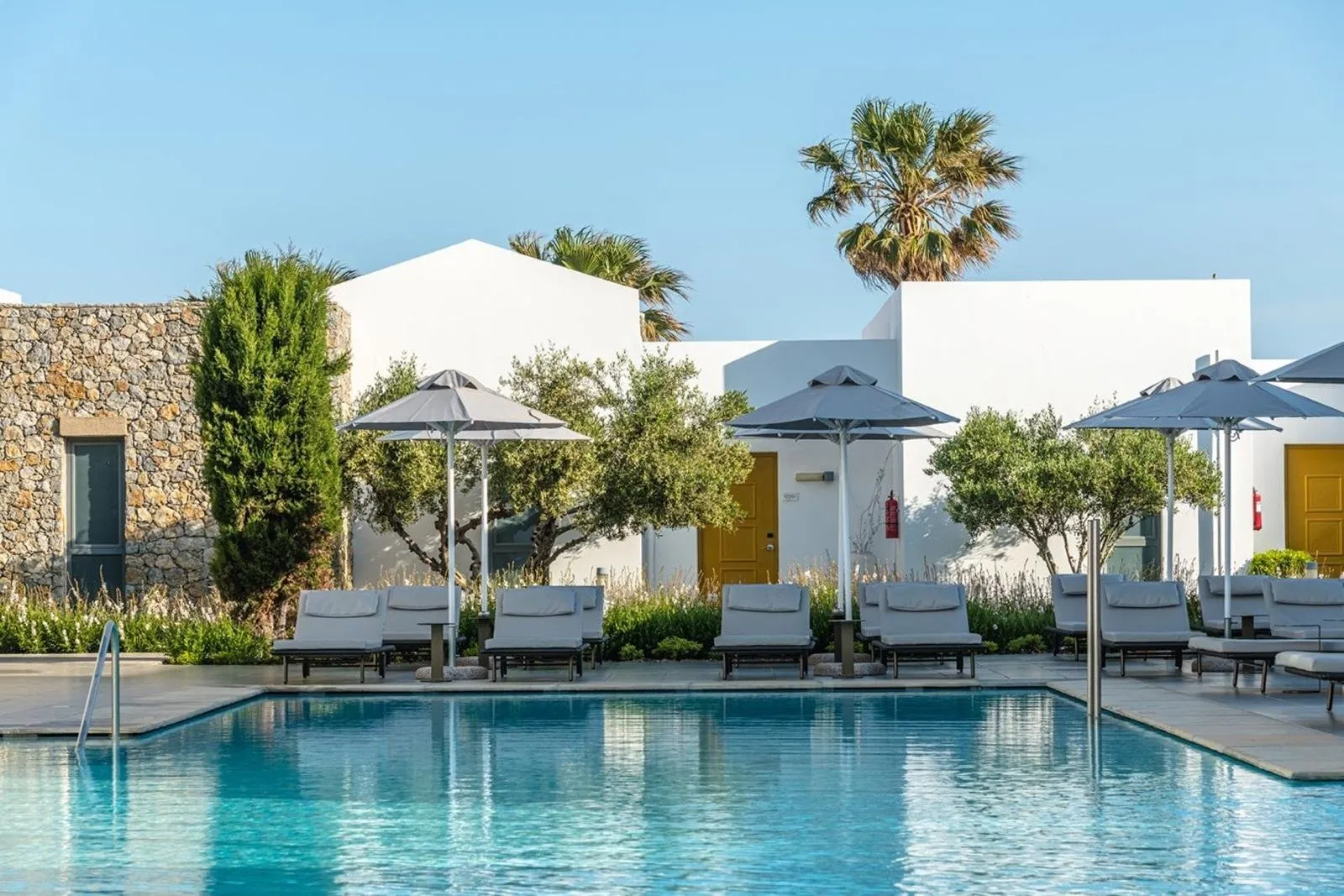 Diamond Deluxe Hotel.