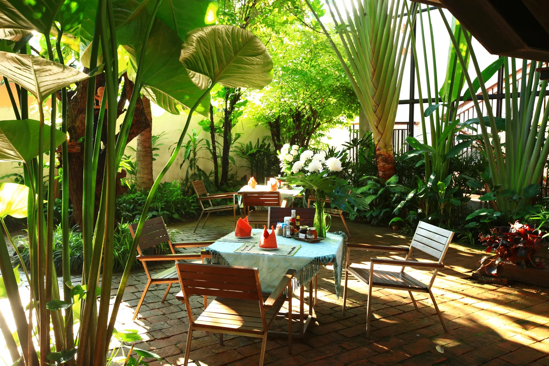 AndOlives-Thailand-Ayutthaya-diner