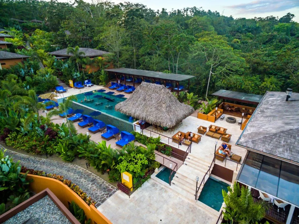 AndOlives-CostaRica-NayaraSprings-hot1
