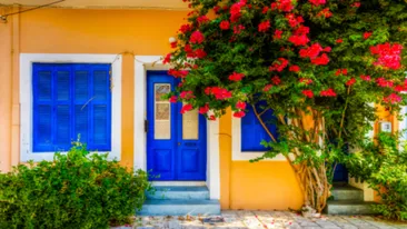 Kleurig straatje op het Griekse eiland Samos 