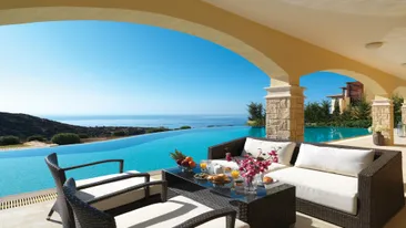 Terras en zwembad bij Villa Aphrodite Hills, Kouklia, Cyprus