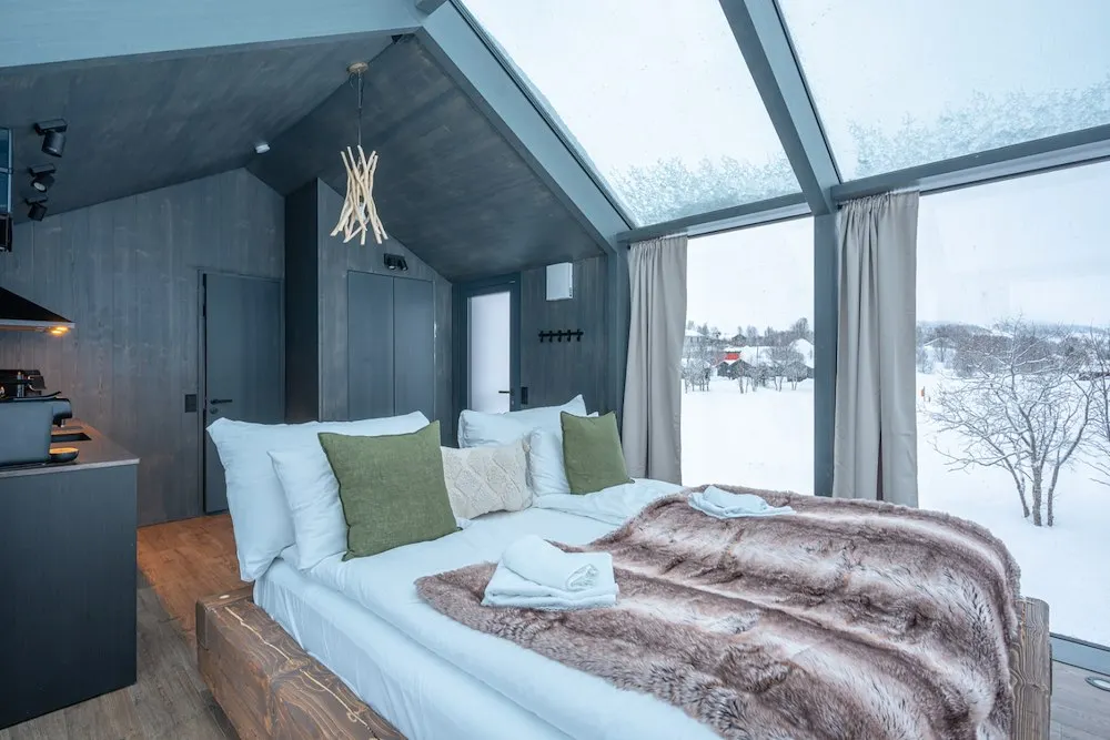 &Olives-Noorwegen-Æra-camp Nord-glass lodge-view3