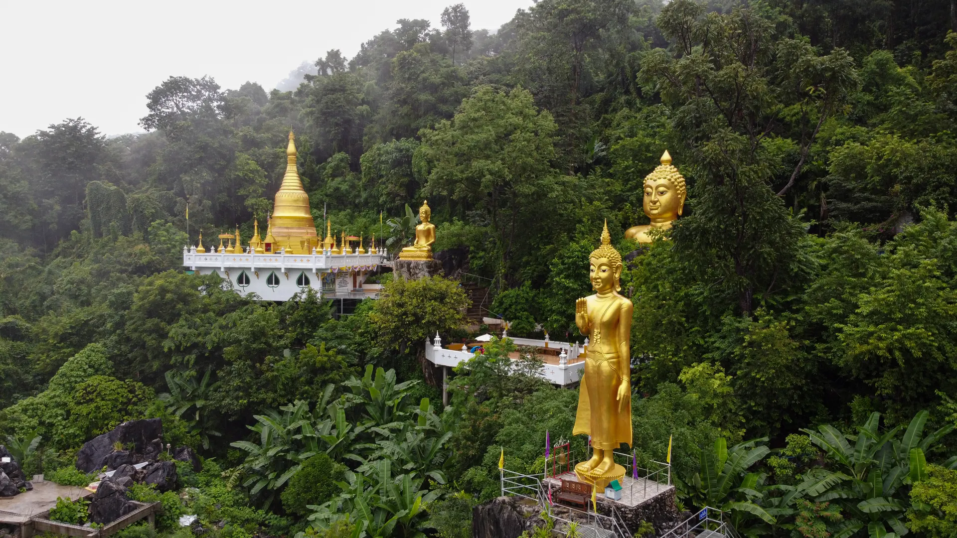 &Olives Thailand Prhae gold temple