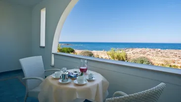 pietrablu resort & spa - puglia - italie - tafeltje aan zee