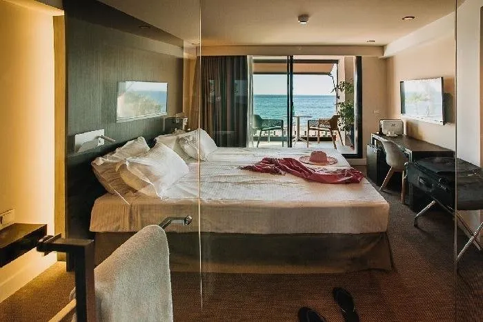 Hotel Pena Parda Bay - kamer zeezicht met balkon