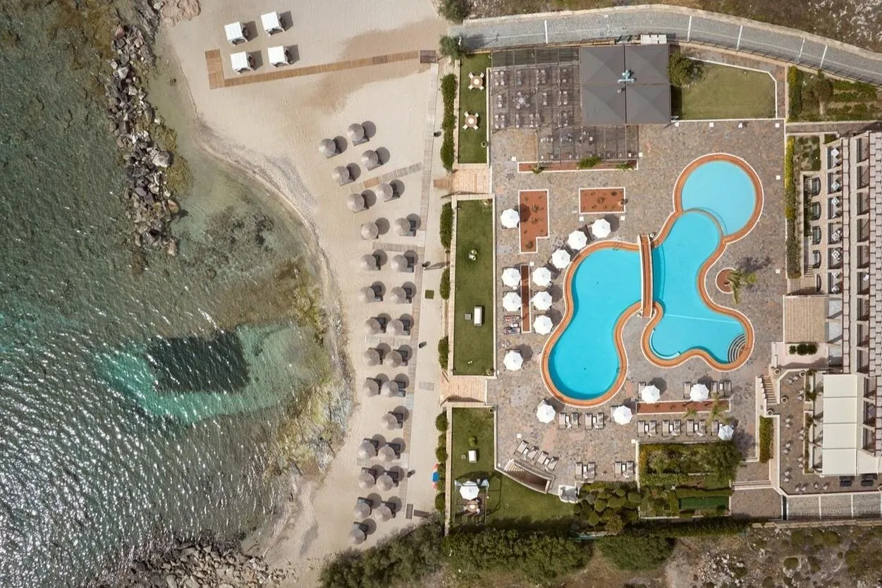 Lindian Dream Seaside Resort - zwembad en strand van boven