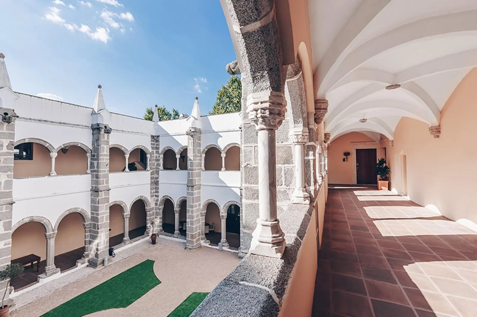 Convento do Espinheiro, Historic Hotel & Spa.