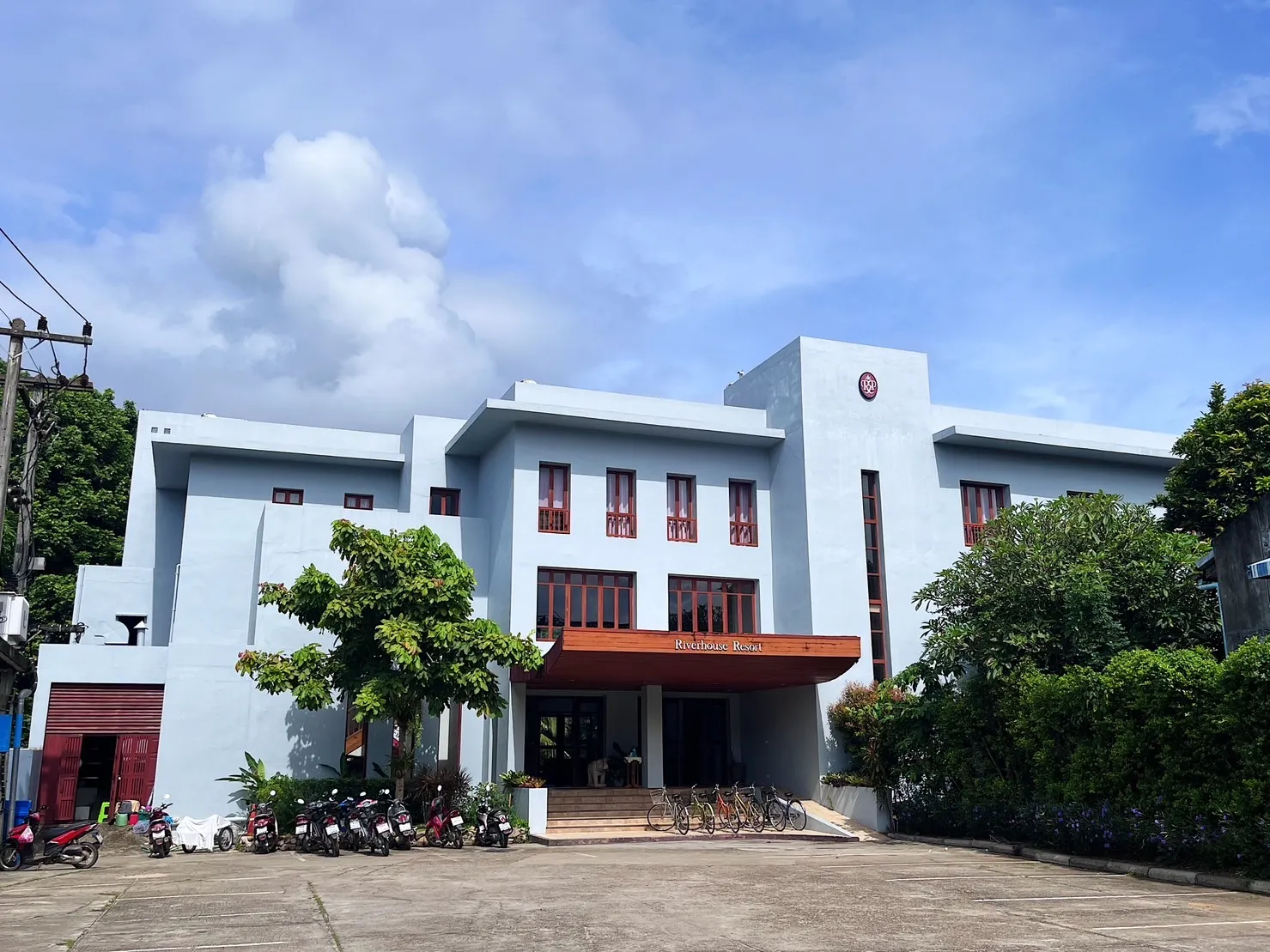 AndOlives-Thailand-Mae-Sariang-RiverHouse-front
