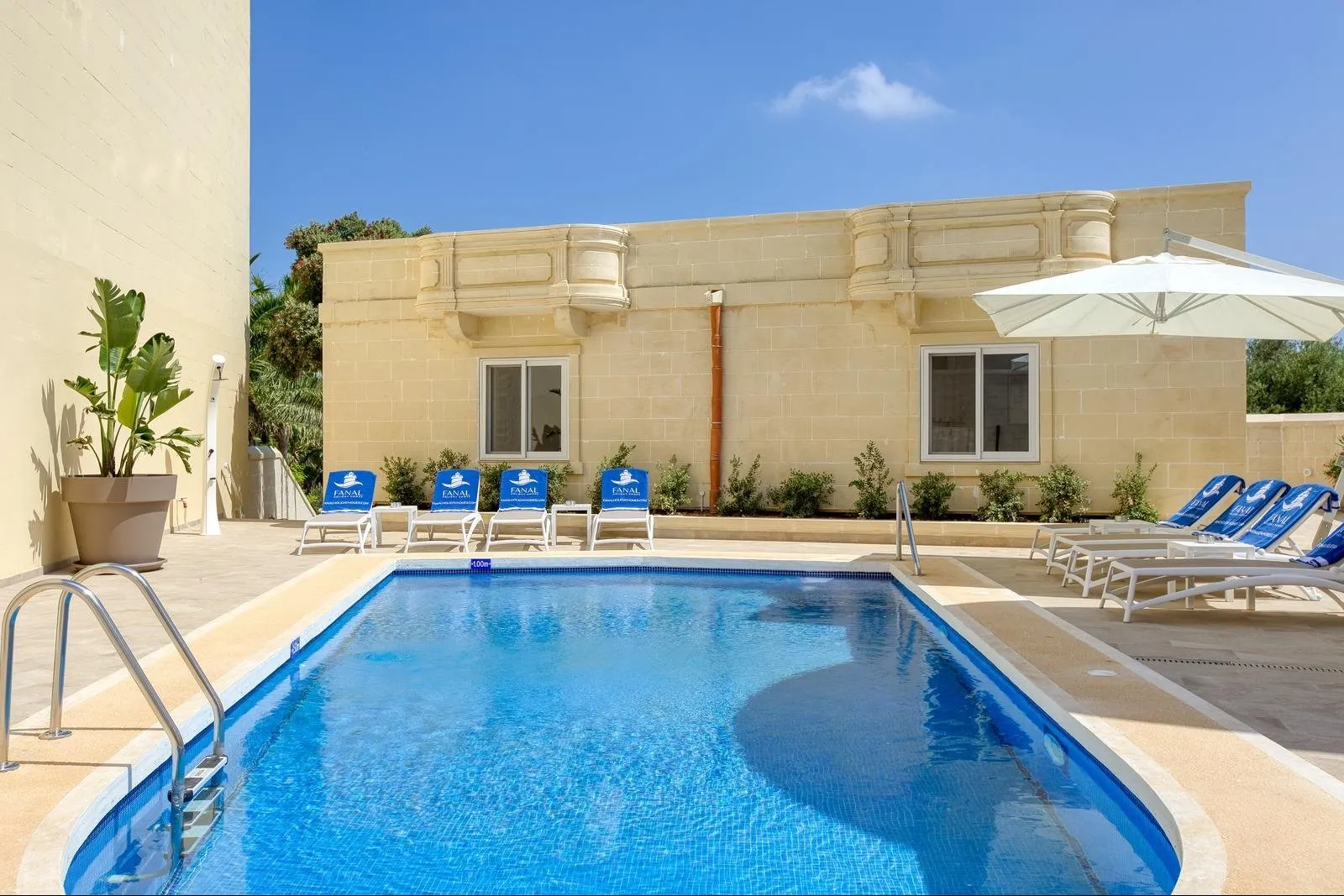 Villa Ta Guza - zwembad