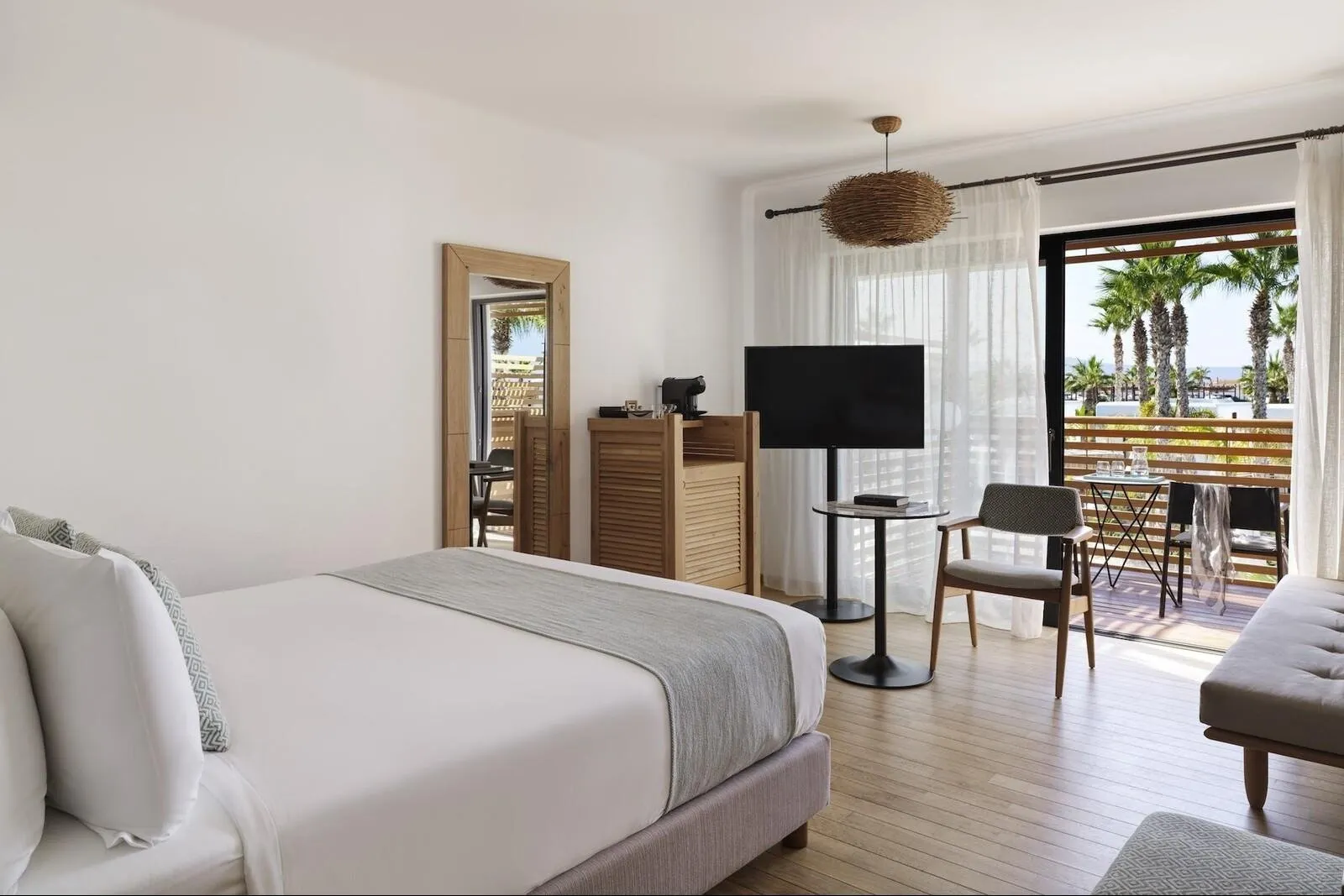 Stella Island - Luxe kamer zwembadzicht