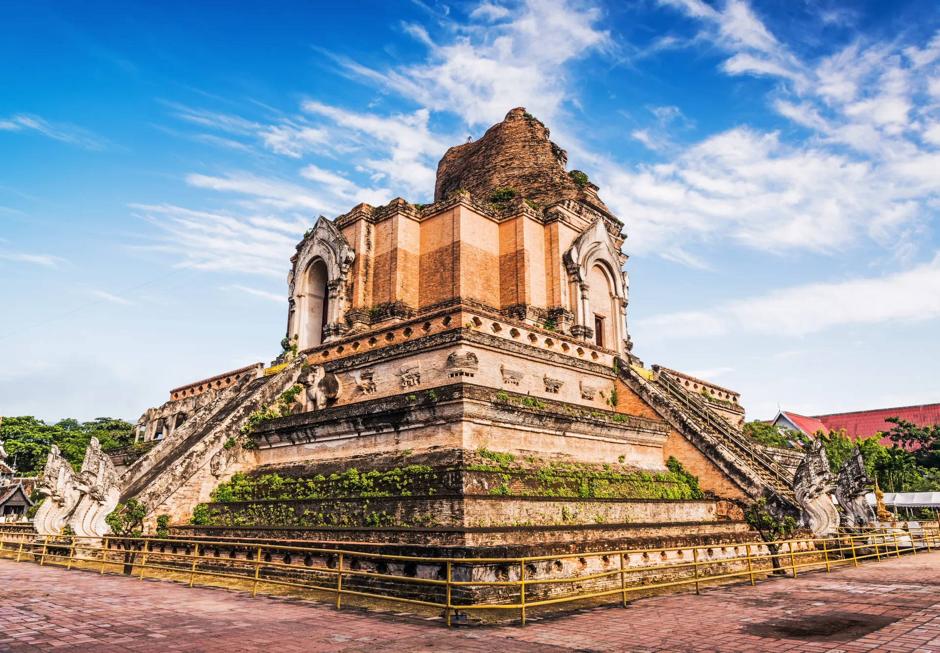 &Olives-Thailand-Wat Chedi Luang Chiang Mai
