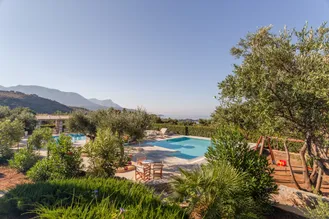 Kleinschalige hotels &Olives zwembad