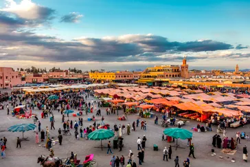 Druk Djemaa el Fna plein, Marrakech, Marokko
