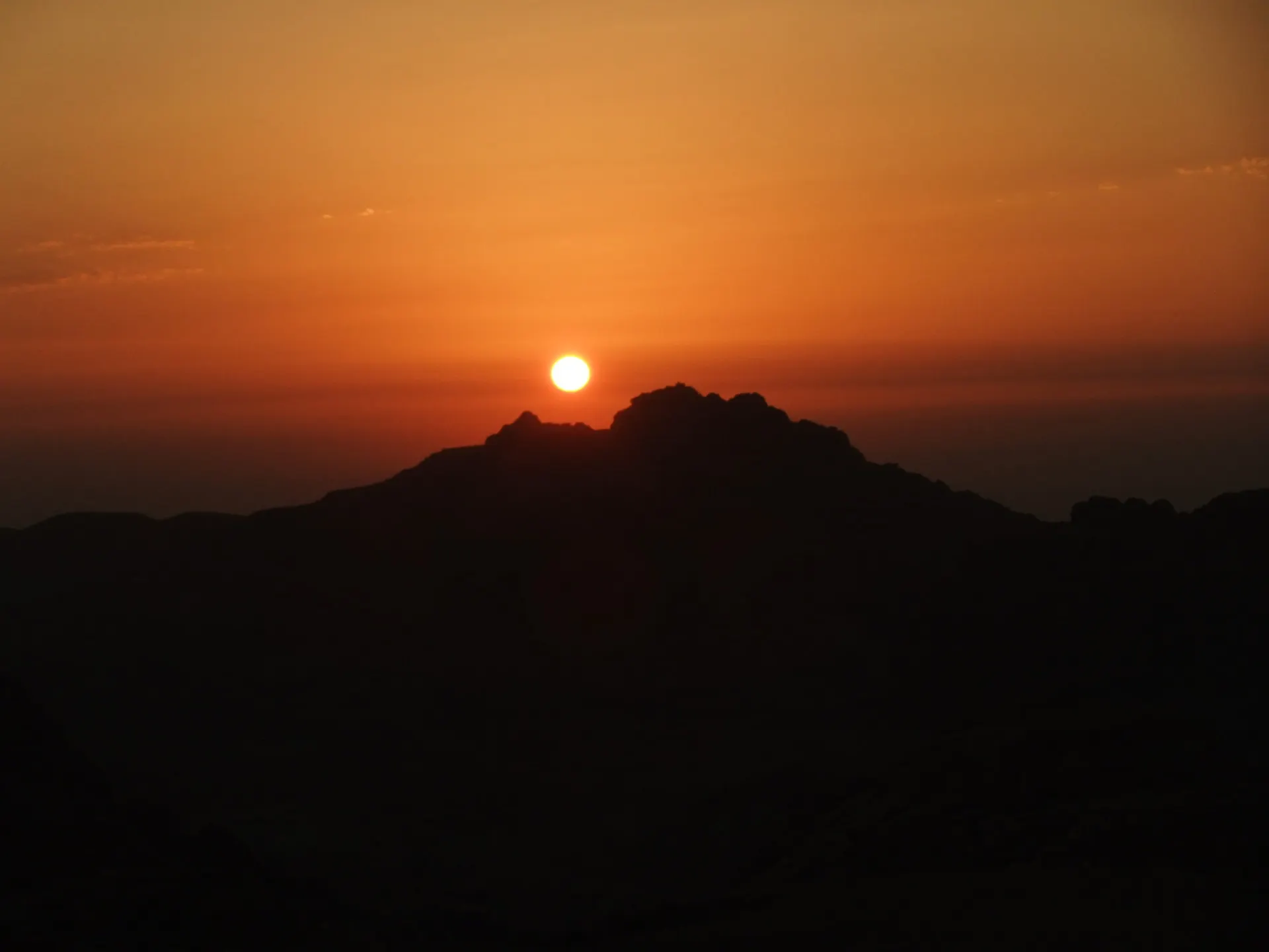 Zonsondergang vlakbij Little Petra, Jordanië