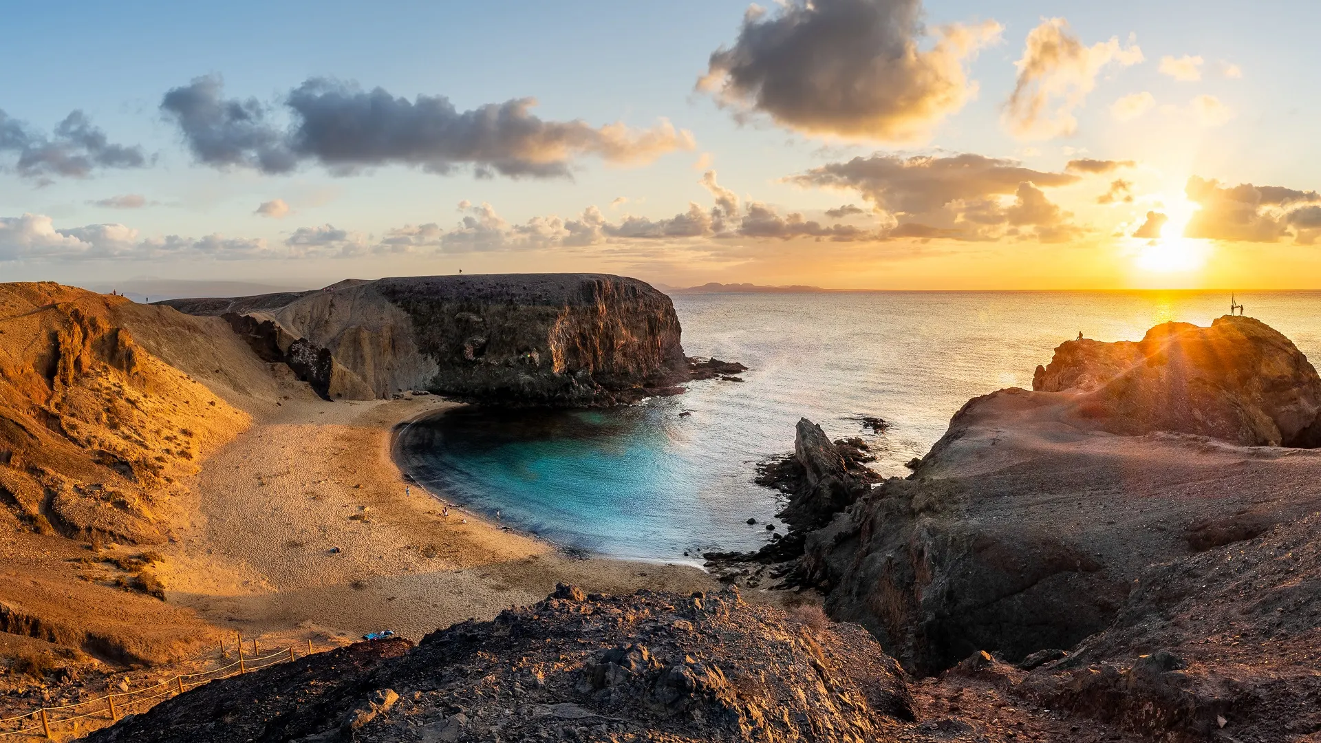 Papagayo beach met zonsondergang, Lanzarote, Canarische eilanden, Spanje