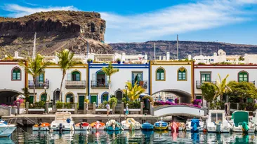 Traditionele kleurrijke gebouwen met boten in Puerto de Mogan, Gran Canaria, Canarische Eilanden, Spanje