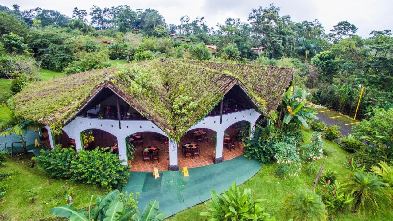 AndOlives-CostaRica-Arenal-HotelMountainparadise-restaurant