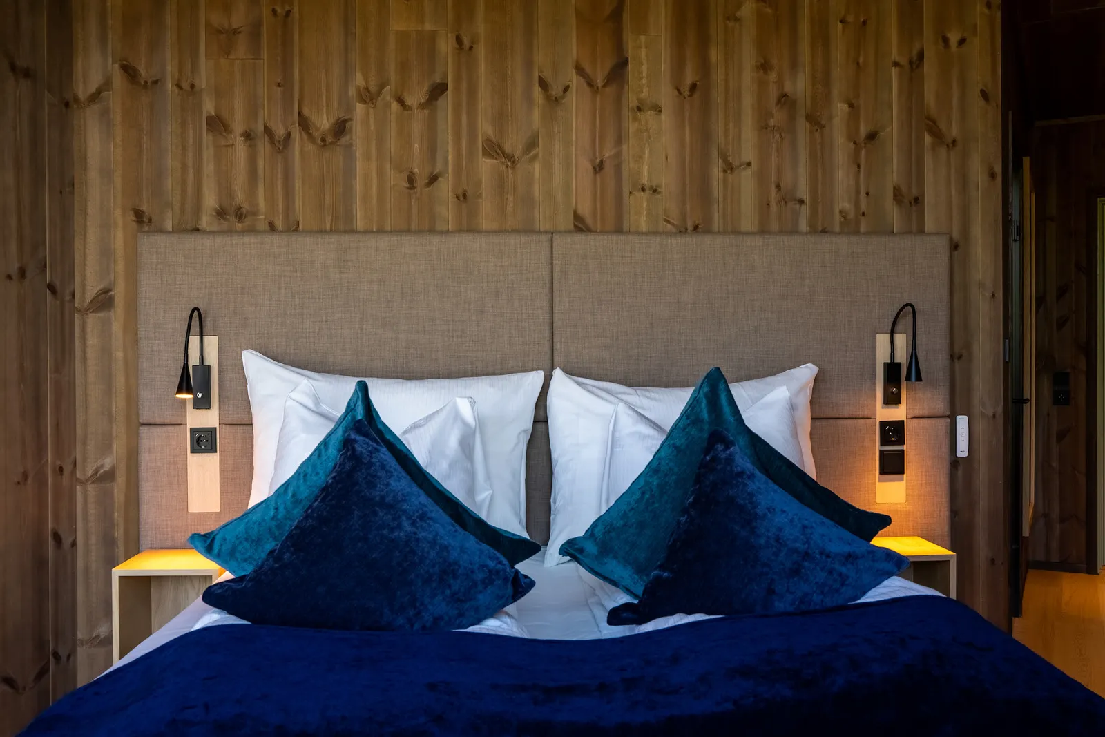 &Olives-Noorwegen-Alta-Arctic Wilderness Hotel-river-room2