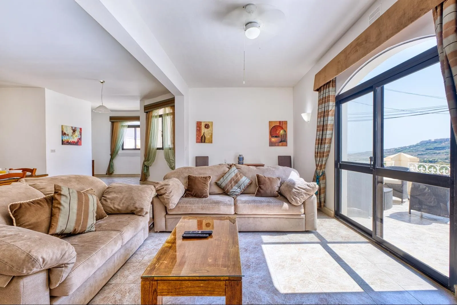 Villa Hgieri - woonkamer