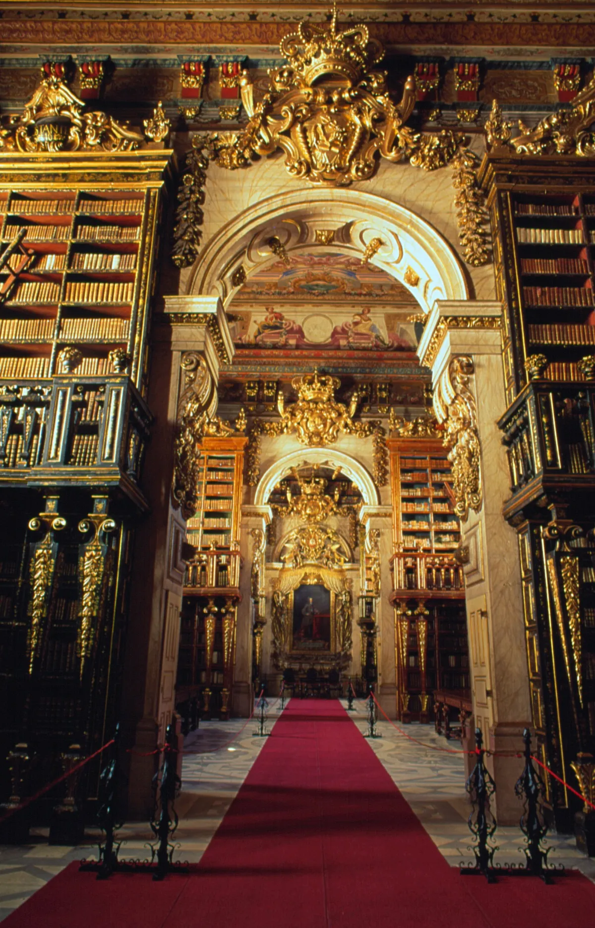De bijzondere bibliotheek van de universiteit van Coimbra