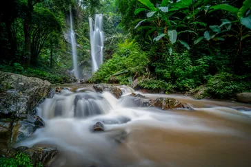 &Olives_Thailand_Mok Fah-waterval