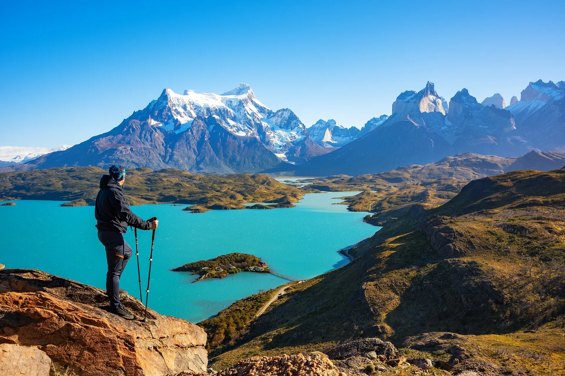 &Olives Chili Hiker at mirador condor enjoying amazing view of Los Cuernos rocks