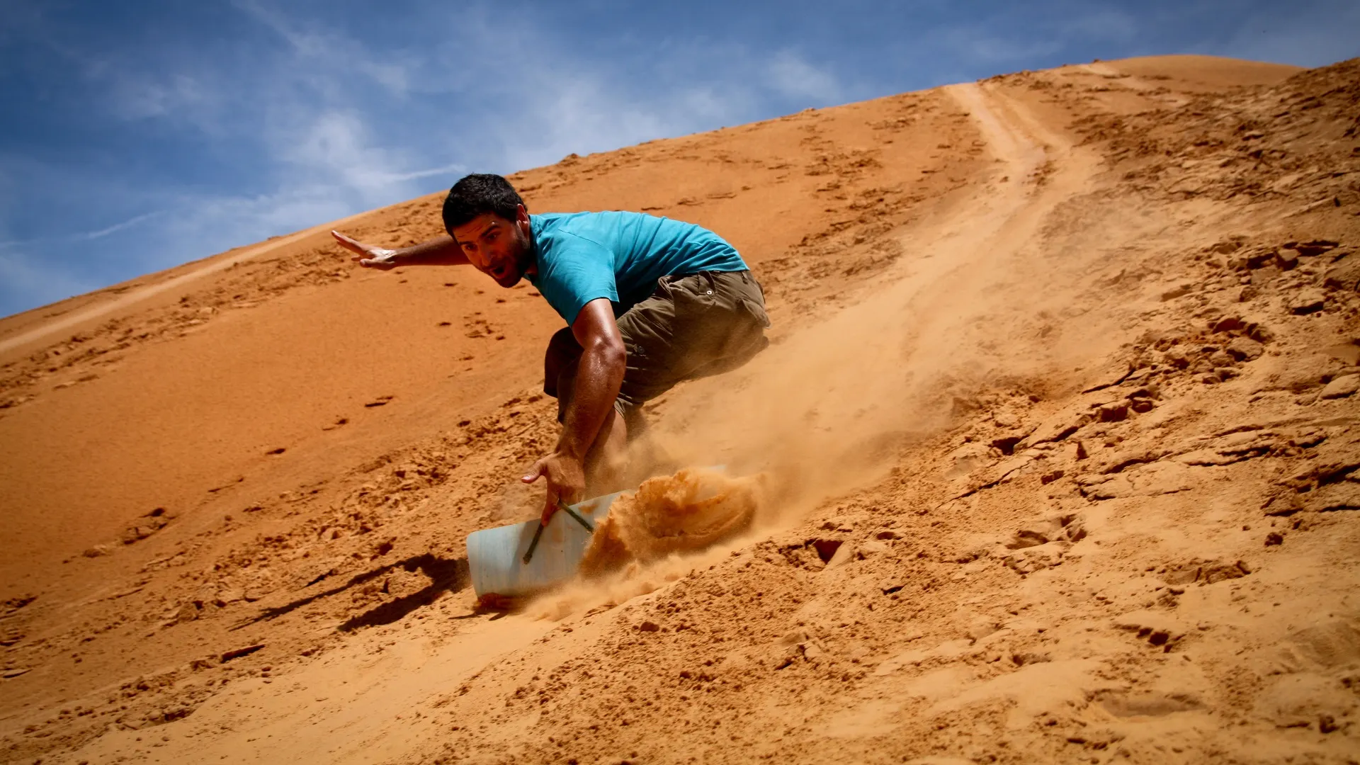 Sandboarden in de Woesttijn