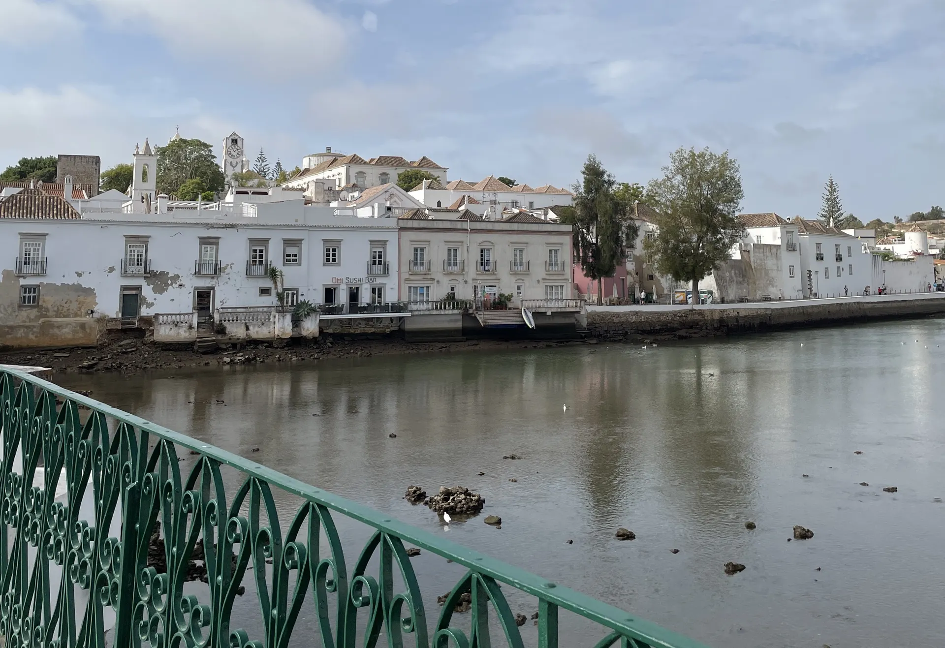 Brug in Tavira met uitzicht
