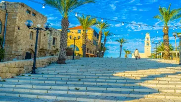 Hoge en brede trap in Jaffa, Tel Aviv, Israël