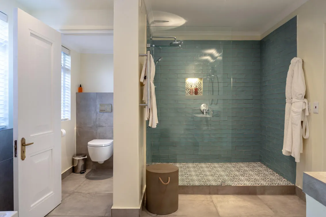 &Olives Travel-South-Africa-Stellenbosch-Wedgeview-bathroom