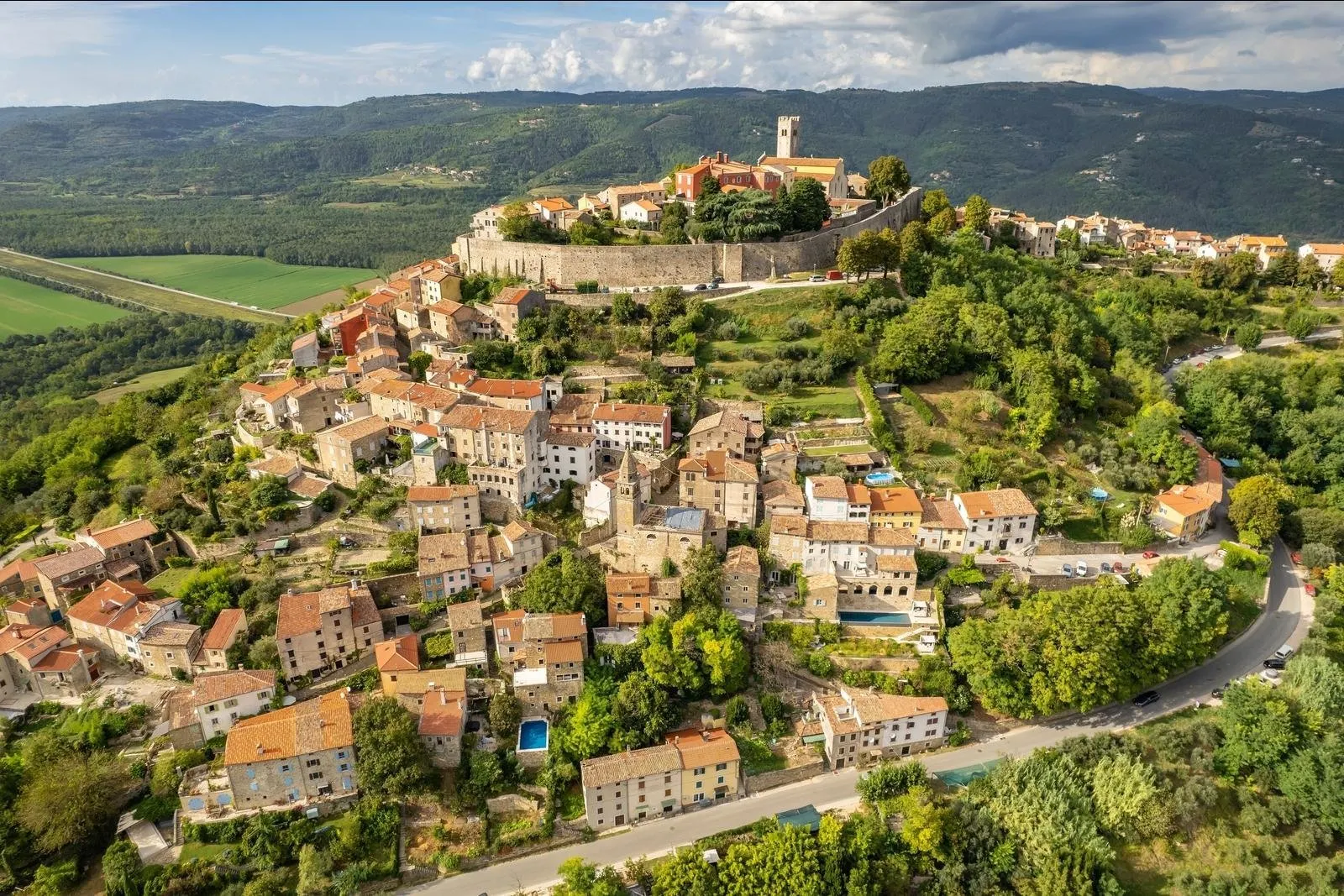 Motovun vanaf de wijnlanden