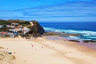 Portugal Alentejo Costa Vicentina ruige kust met strand