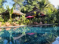 AndOlives-Thailand-Mae-Hong-Son-fernResort-pool