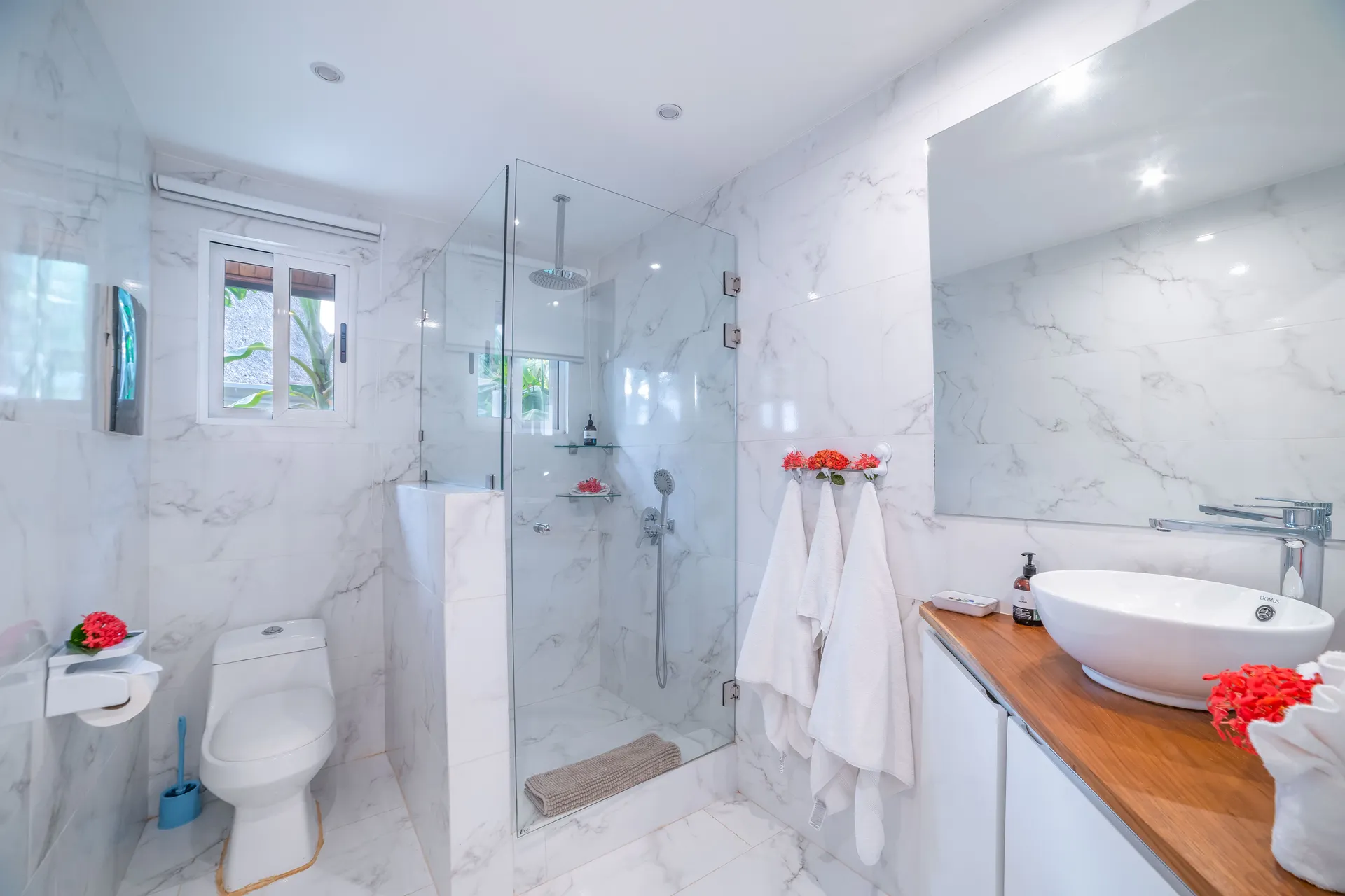 AndOlives-Costa Rica-Tamarindo-Pasatiempo-bathroom